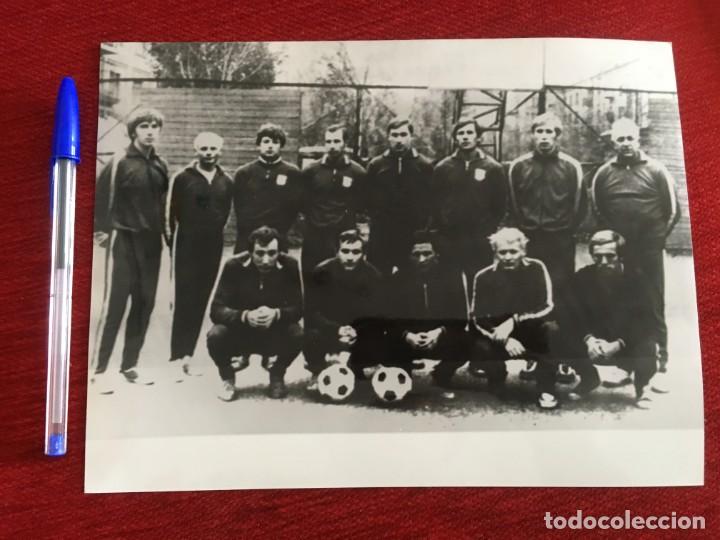 Coleccionismo deportivo: F6586 FOTO FOTOGRAFIA ORIGINAL DE PRENSA JUVENIL RUSIA URSS (23-10-1971) ONCE ALINEACION