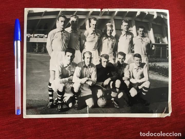 Coleccionismo deportivo: F6592 FOTO FOTOGRAFIA ORIGINAL DE PRENSA IFK MALMO SUECIA ONCE ALINEACION