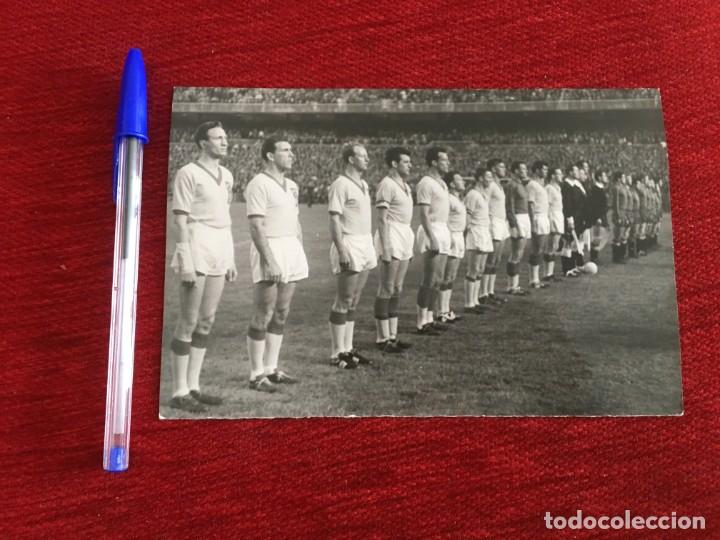 Coleccionismo deportivo: R8952 FOTO FOTOGRAFIA ORIGINAL DE PRENSA ESPA&Ntilde;A 1-1 PAIS DE GALES WALES ONCE ALINEACION (18-5-1961)