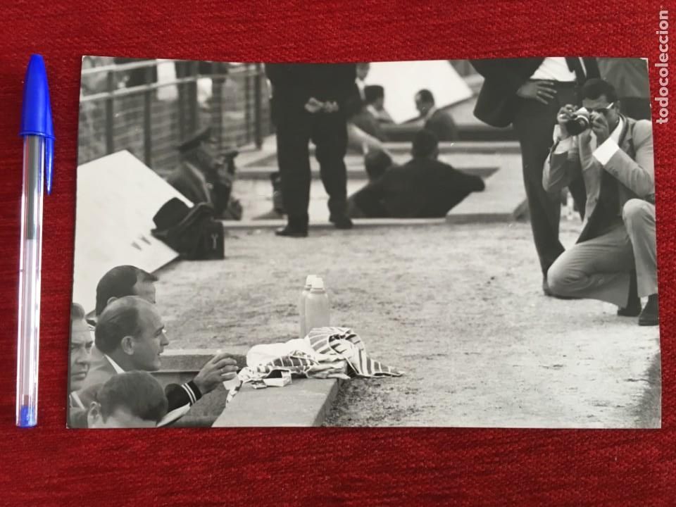 Sammelleidenschaft Sport: F7166 FOTO FOTOGRAFIA ORIGINAL DE PRENSA ALFREDO DI STEFANO ENTRENADOR ELCHE (24-9-1967)