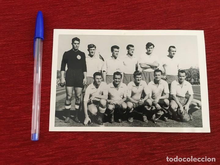 Coleccionismo deportivo: R9387 FOTO FOTOGRAFIA ORIGINAL PARTIZAN BELGRADO 5-2 SPORTING PORTUGAL (12-10-1955) ONCE ALINEACION