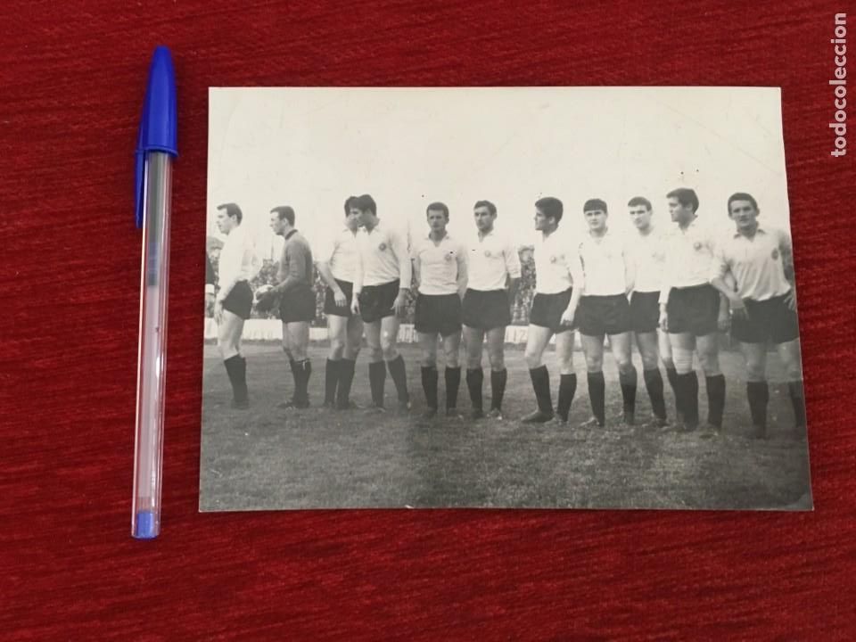 Coleccionismo deportivo: R9398 FOTO FOTOGRAFIA ORIGINAL DE PRENSA PARTIZAN BELGRADO ONCE ALINEACION A&Ntilde;OS 50/60