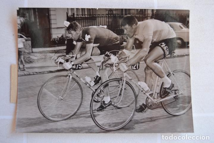 Coleccionismo deportivo: 1961 CICLISMO FOTOGRAFIA DE PRENSA VOLTA A FRANCIA RARO