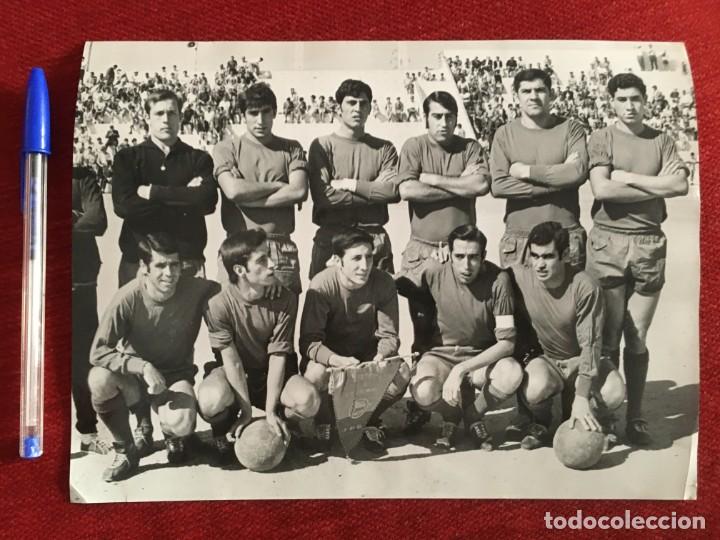 Sports collectibles: F8528 FOTO FOTOGRAFIA ORIGINAL DE PRENSA ONCE ALINEACION GETAFE DEPORTIVO (1-9-1971)