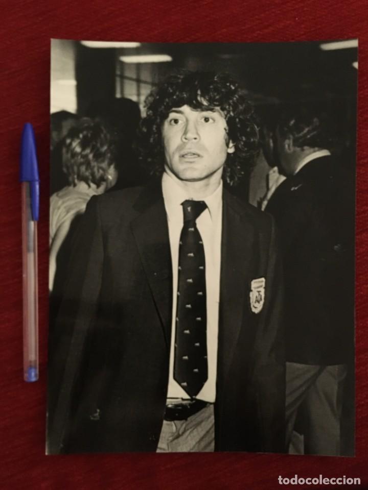 Collectionnisme sportif: F8778 FOTO FOTOGRAFIA ORIGINAL DE PRENSA ENZO FERRERO AGUILA SPORTING GIJON ARGENTINA (20-8-1981)
