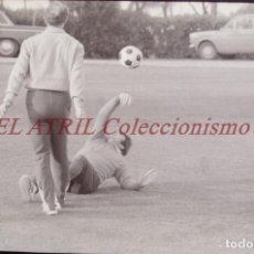 Coleccionismo deportivo: VALENCIA SELECCION ESPAÑOLA FUTBOL CLICHE ORIGINAL NEGATIVO 35 MM CELULOIDE AÑO 1975 KUBALA IRIBAR
