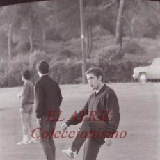 Coleccionismo deportivo: VALENCIA SELECCION ESPAÑOLA FUTBOL CLICHE ORIGINAL NEGATIVO 35 MM CELULOIDE AÑO 1975 CLARAMUNT