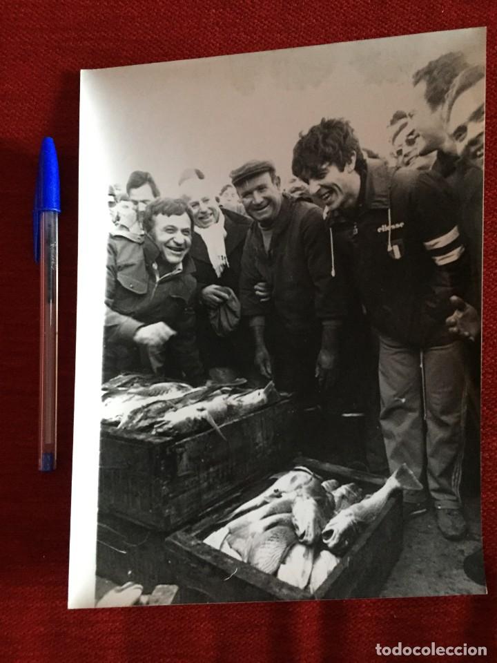 Sammelleidenschaft Sport: F9361 FOTO FOTOGRAFIA ORIGINAL DE PRENSA ITALIA PAOLO ROSSI (6-6-1978) PESCADORES MAR DE LA PLATA