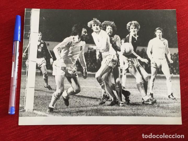 Coleccionismo deportivo: F10350 FOTO FOTOGRAFIA ORIGINAL DE PRENSA (19-12-1979) ESCOCIA 1-3 BELGICA