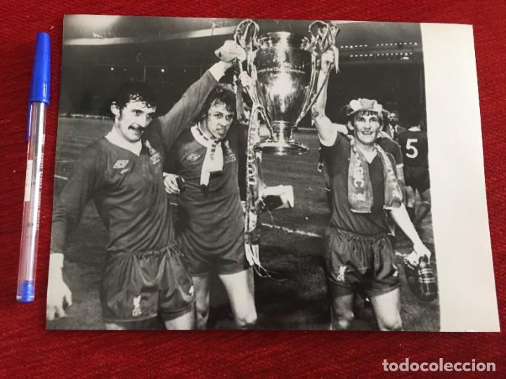 Sports collectibles: F10391 FOTOGRAFIA(10-5-1978)FINAL UEFA LIVERPOOL BRUGGE PHIL NEAL TERRY MCDERMOTT KENNY DALGLISH