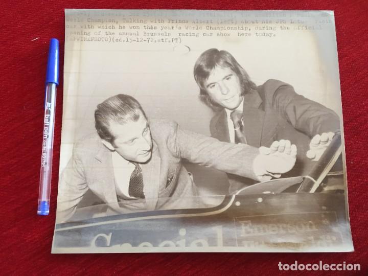 Coleccionismo deportivo: F11353 FOTO FOTOGRAFIA ORIGINAL DE PRENSA EMERSON FITTIPALDI PRINCIPE ALBERTO BELGICA F1(15-12-1972)