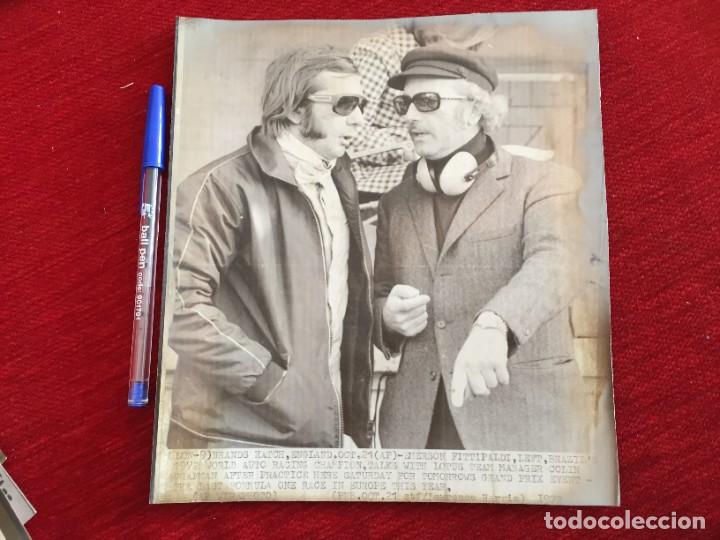 Coleccionismo deportivo: F11367 FOTO FOTOGRAFIA ORIGINAL PRENSA EMERSON FITTIPALDI FORMULA 1 LOTUS (21-10-1972)COLIN CHAPMAN