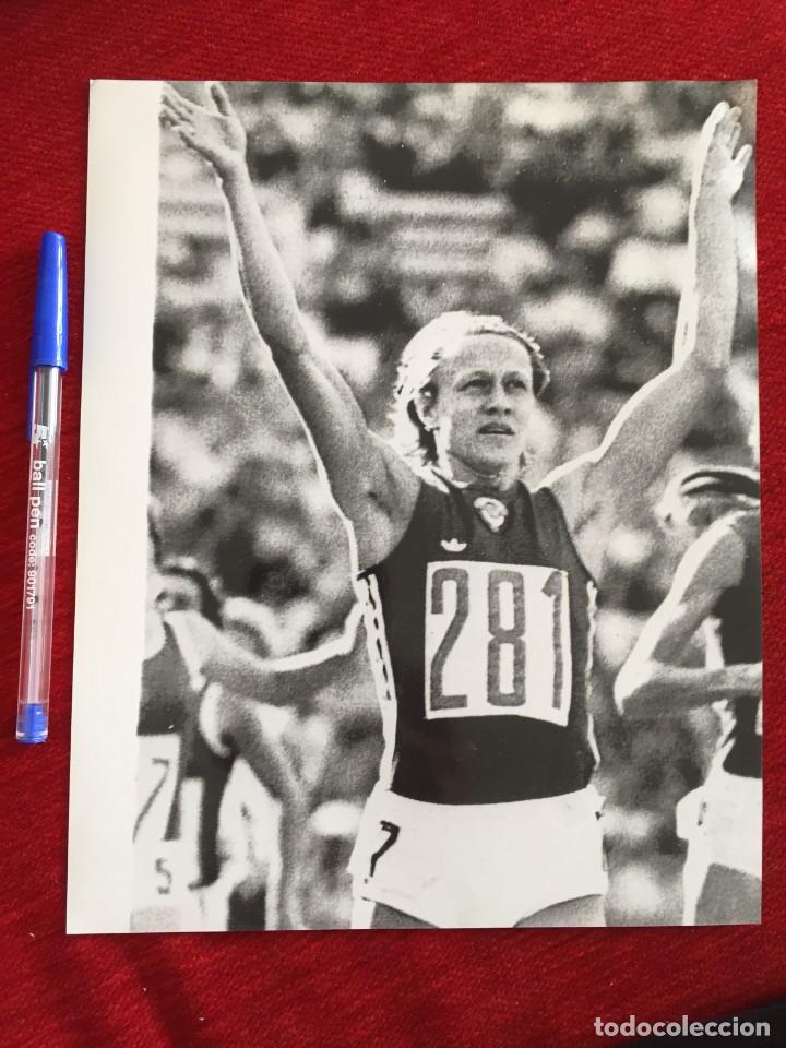Collectionnisme sportif: F11443 FOTO FOTOGRAFIA ORIGINAL DE PRENSA OLIMPIADAS MOSCU 1980 NADEZHDA OLIZARENKO