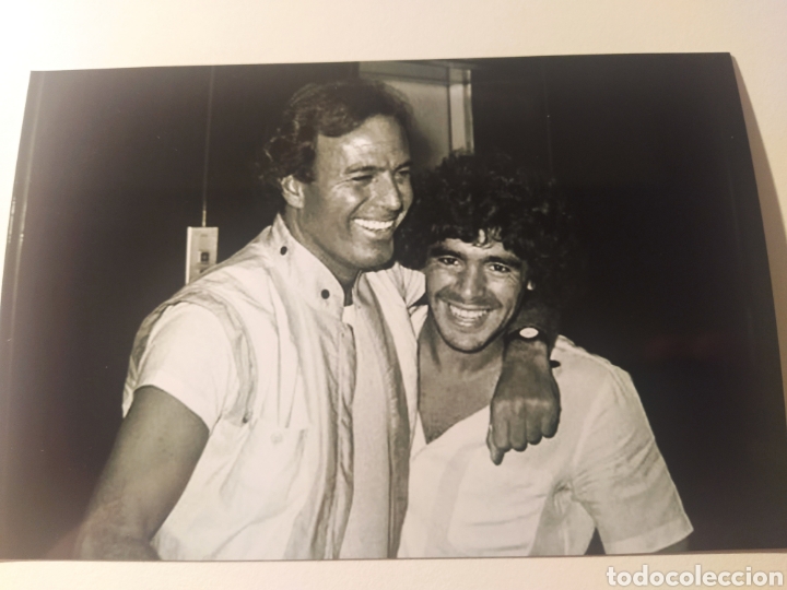 Coleccionismo deportivo: Maradona / Julio Iglesias - Foto 3