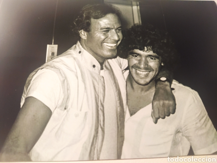 Coleccionismo deportivo: Maradona / Julio Iglesias - Foto 1