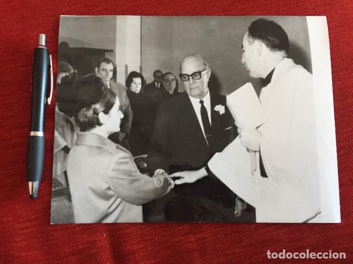Sports collectibles: F11976 FOTO FOTOGRAFIA ORIGINAL DE PRENSA BODA RICARDO ZAMORA PILAR GALDIANO CALDERON (31-12-1968)