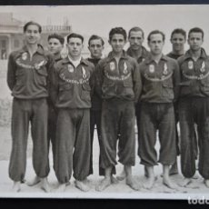 Colecionismo desportivo: EQUIPO DEL CLUB NATACIÓN MEDITERRÁNEO(BARCELONA) DEL AÑO 1942, EN LA PISCINA DEL CNC, G. P.DE PASCUA. Lote 235523480