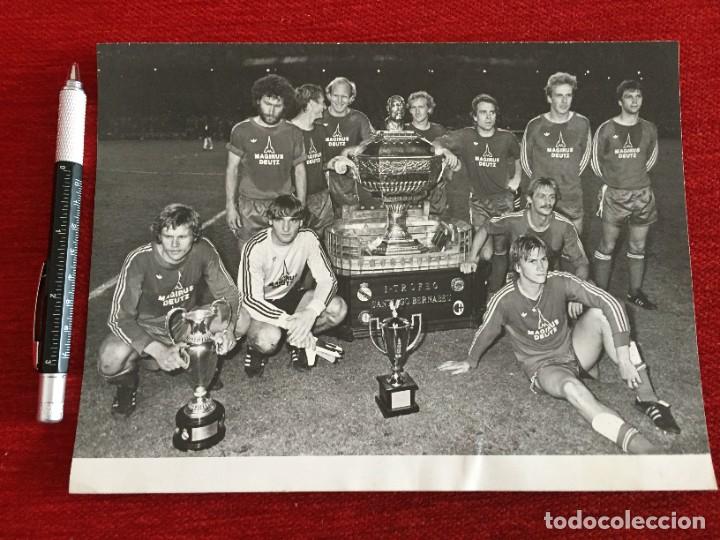 Sammelleidenschaft Sport: F13075 FOTO FOTOGRAFIA ORIGINAL I TROFEO SANTIAGO BERNABEU ONCE ALINEACION BAYERN MUNCHEN 1979