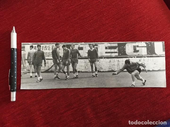 Colecionismo desportivo: R11740 FOTO FOTOGRAFIA ORIGINAL DE PRENSA MANUEL PE&Ntilde;ALVA RAYO VALLECANO 1969 1970