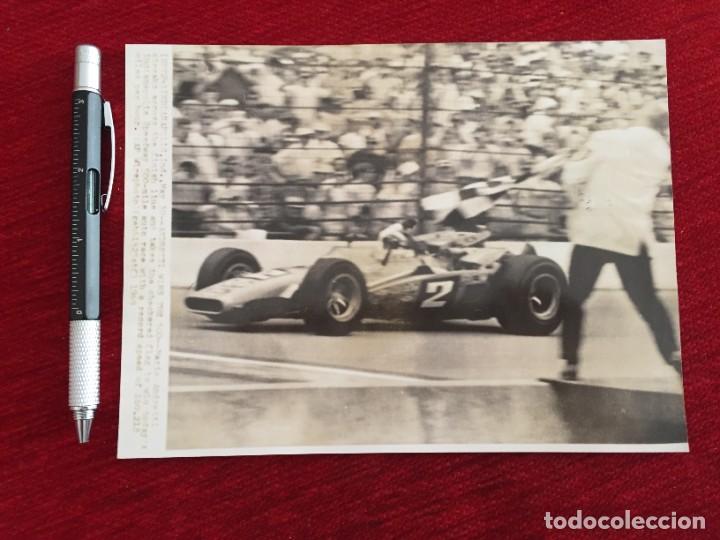 Coleccionismo deportivo: F13832 FOTO FOTOGRAFIA ORIGINAL DE PRENSA MARIO ANDRETTI (30-5-1969)CAMPEON 500 MILLAS INDIANAPOLIS