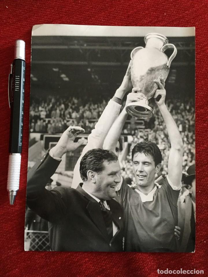 Coleccionismo deportivo: F13949 FOTO FOTOGRAFIA ORIGINAL DE PRENSA MILAN 2-1 BENFICA (22-5-1963) MALDINI FINAL COPA EUROPA