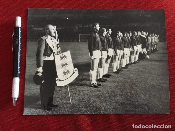 Sammelleidenschaft Sport: F13976 FOTO FOTOGRAFIA ORIGINAL DE PRENSA SELECCION ESPA&Ntilde;A 1-2 INGLATERRA (8-5-1968) ONCE ALINEACION