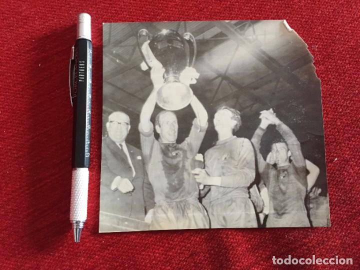Collectionnisme sportif: R12103 FOTO FOTOGRAFIA ORIGINAL FINAL COPA EUROPA MANCHESTER UNITED (29-5-1968)BOBBY CHARLTON