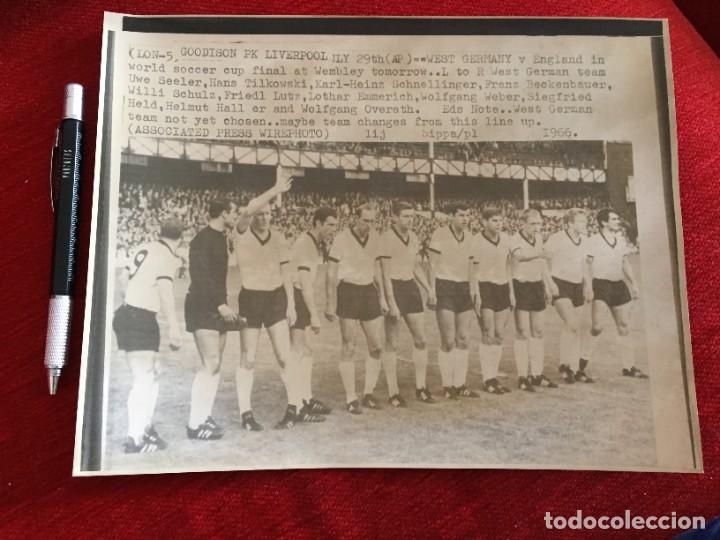 Sammelleidenschaft Sport: FF289 GRAN FOTO FOTOGRAFIA ORIGINAL MUNDIAL INGLATERRA 1966 ALEMANIA ONCE ALINEACION