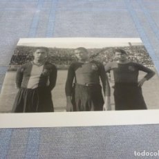 Coleccionismo deportivo: FOTO MATE (11 X 15) ALCANTARA,SAMITIER Y PIERA (BARÇA). Lote 261696985
