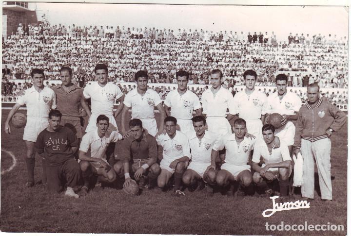 Coleccionismo deportivo: FORMACI&Oacute;N DEL SEVILLA EN EL CARRANZA - Foto 1