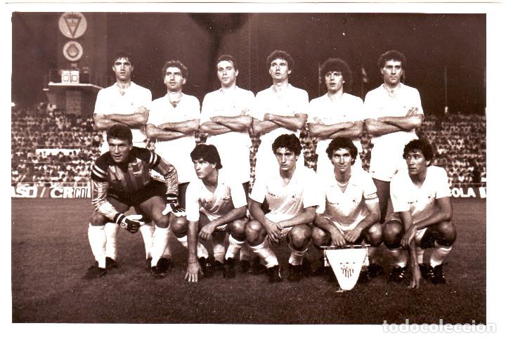 Coleccionismo deportivo: FORMACI&Oacute;N DEL SEVILLA EN EL CARRANZA - Foto 1