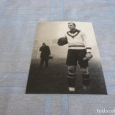 Coleccionismo deportivo: FOTO MATE (11 X 15) RICARDO ZAMORA CON LA SELECCIÓN ESPAÑOLA. Lote 274564838