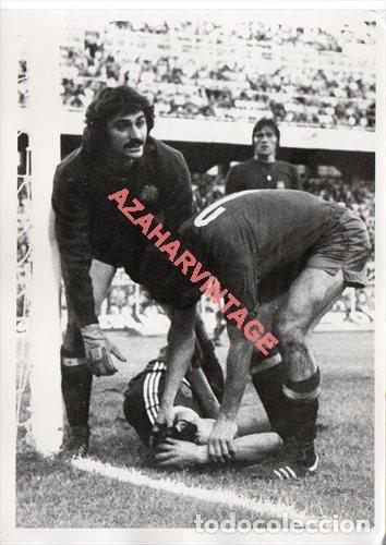Colecionismo desportivo: ANTIGUA FOTOGRAFIA, SELECCION ESPA&Ntilde;OLA, MIGUEL ANGEL, MIGUELI, 13X18 CMS