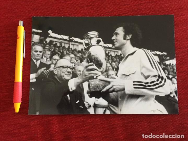 Sports collectibles: F16037 FOTO FOTOGRAFIA ORIGINAL DE PRENSA FRANZ BECKENBAUER ALEMANIA TROFEO FINAL EUROCOPA 1972