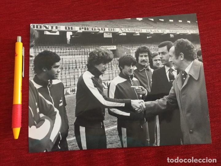 Colecionismo desportivo: F16328 FOTO FOTOGRAFIA ORIGINAL DE PRENSA RAFAEL IRIONDO ENTRENADOR RAYO VALLECANO 1980 MORENA