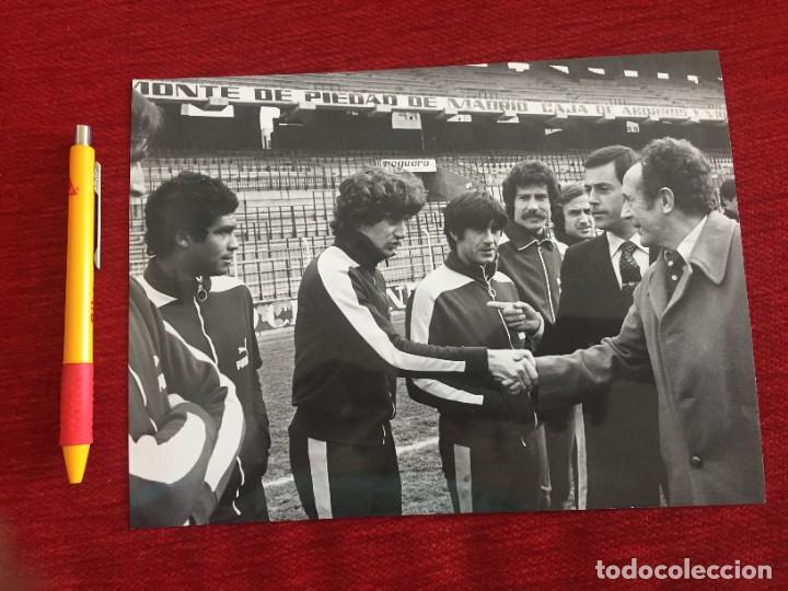 Colecionismo desportivo: F16330 FOTO FOTOGRAFIA ORIGINAL DE PRENSA RAFAEL IRIONDO ENTRENADOR RAYO VALLECANO 1980 MORENA