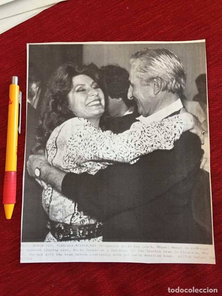 Coleccionismo deportivo: F16942 FOTOCOPIA FOTO FOTOGRAFIA MUNDIAL (26-5-1986) ROCIO JURADO MIGUEL MU&Ntilde;OZ