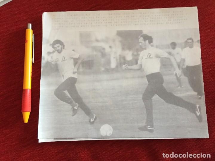Coleccionismo deportivo: F17042 FOTOCOPIA FOTO FOTOGRAFIA MUNDIAL (11-5-1986) BRASIL FALCAO SOCRATES