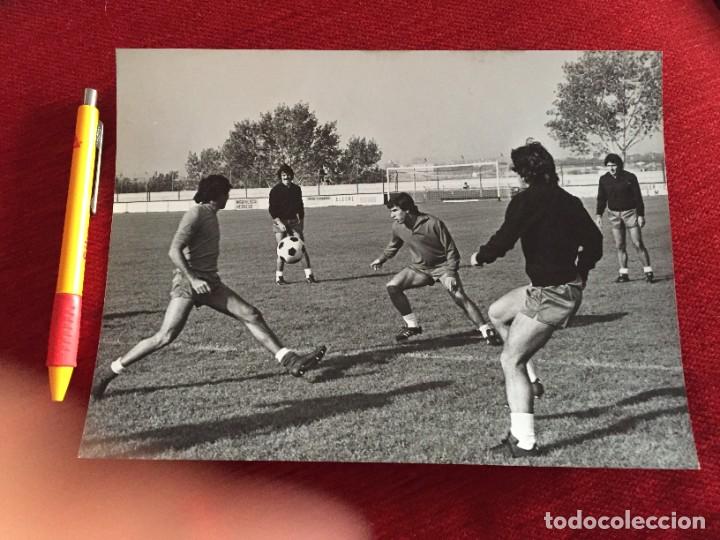 Coleccionismo deportivo: F17983 FOTO FOTOGRAFIA ORIGINAL DE PRENSA ESPA&Ntilde;A (30-9-1978)ENTRENAMIENTO CIUDAD PEGASO JUANITO LEAL