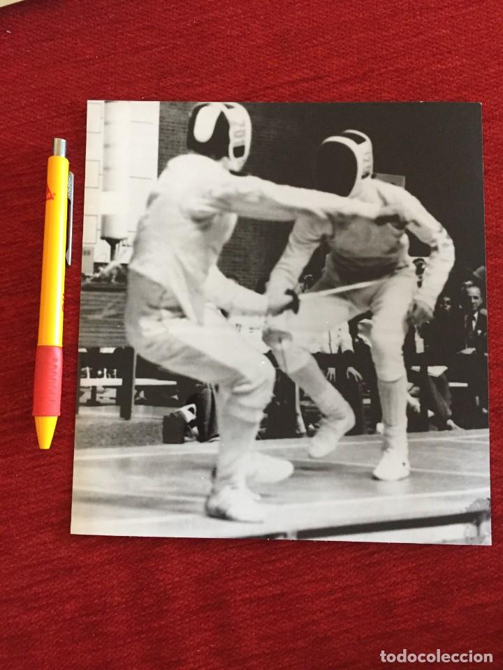 Coleccionismo deportivo: F18466 FOTO FOTOGRAFIA ORIGINAL OLIMPIADAS MONTREAL 1976 ESGRIMA FABIO DAL ZOTTO ALEXANDER ROMANKOV