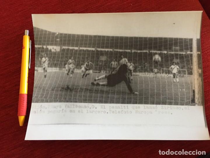 Collectionnisme sportif: F18827 FOTO FOTOGRAFIA ORIGINAL SPORTING GIJON 2-0 RAYO VALLECANO PENALTI CIRIACO