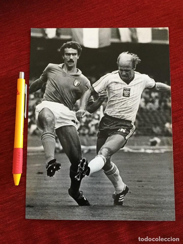 Coleccionismo deportivo: F18934 FOTO FOTOGRAFIA ORIGINAL MUNDIAL (8-7-1982) POLONIA 0-2 ITALIA Grzegorz Lato