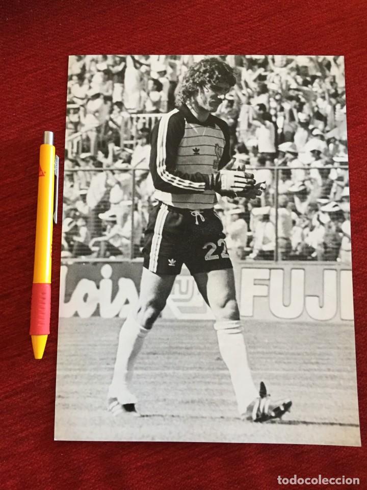 Coleccionismo deportivo: F18940 FOTO FOTOGRAFIA ORIGINAL MUNDIAL 1982 FRANCIA Jean-Luc Ettori