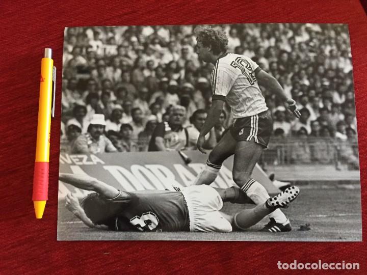 Coleccionismo deportivo: F18956 FOTO FOTOGRAFIA ORIGINAL MUNDIAL (8-7-1982) ITALIA 2-0 POLONIA Andrzej Buncol
