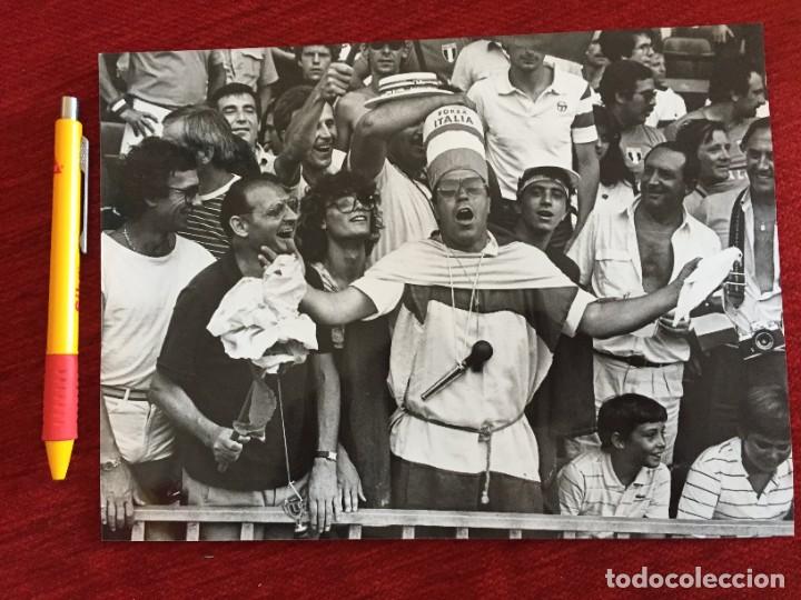 Coleccionismo deportivo: F18965 FOTO FOTOGRAFIA ORIGINAL MUNDIAL (8-7-1982) ITALIA POLONIA PUBLICO TIFOSI