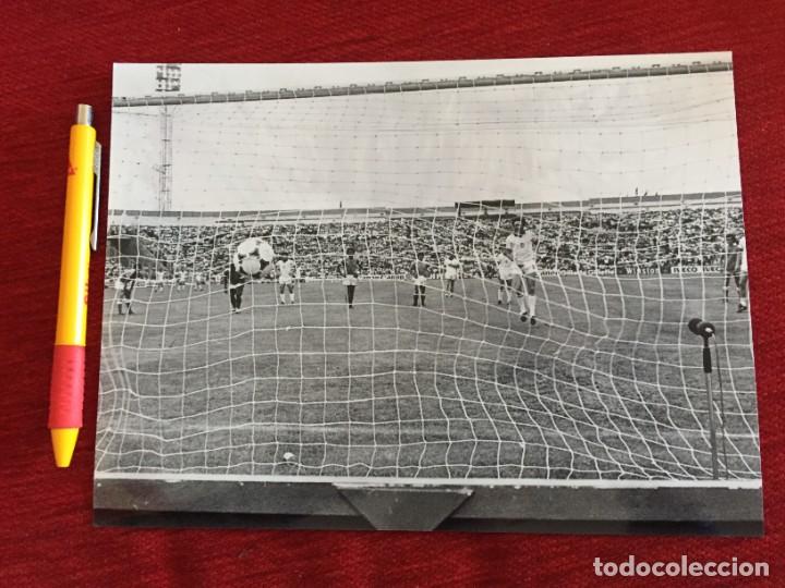 Sports collectibles: F19015 FOTO FOTOGRAFIA ORIGINAL FRANCIA CHECOSLOVAQUIA(24-6-1982) GOL Antonin Panenka
