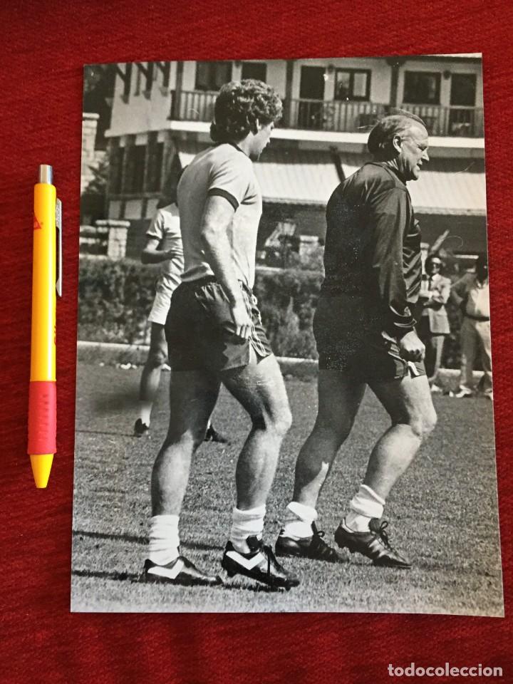 Coleccionismo deportivo: F19036 FOTO FOTOGRAFIA ORIGINAL MUNDIAL ENTRENAMIENTO BELGICA MUNDIAL ESPA&Ntilde;A 1982