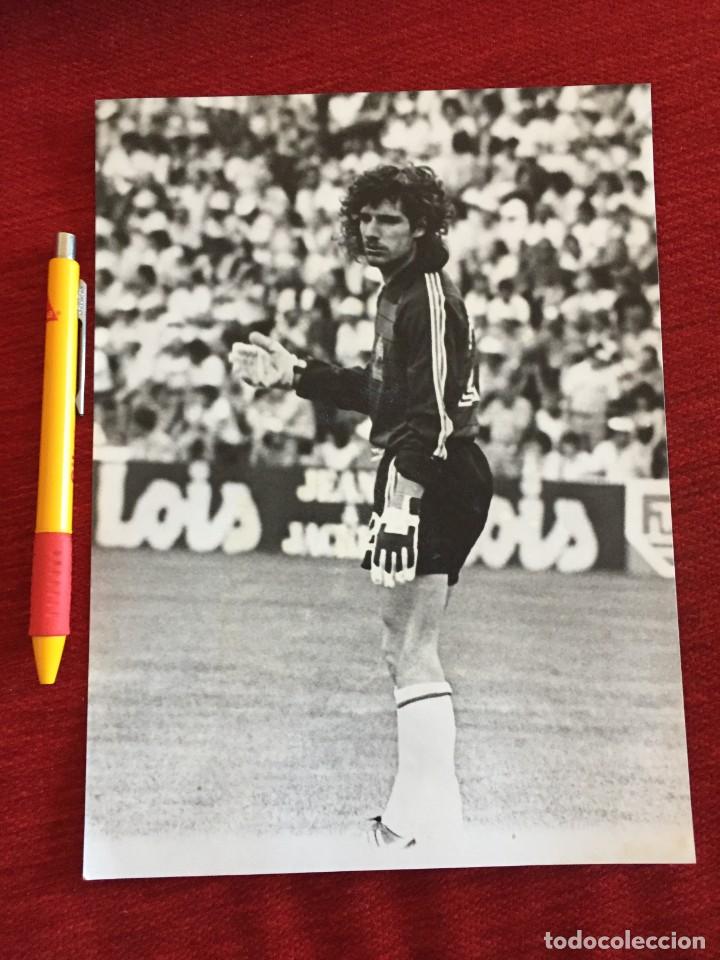 Coleccionismo deportivo: F19047 FOTO FOTOGRAFIA ORIGINAL MUNDIAL (24-6-1982) FRANCIA 1-1 CHECOSLOVAQUIA Jean-Luc Ettori