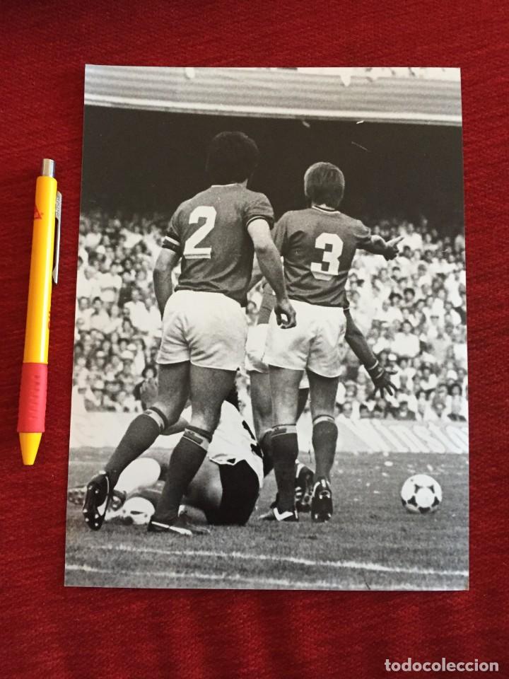 Coleccionismo deportivo: F19051 FOTO FOTOGRAFIA ORIGINAL MUNDIAL BELGICA 1-0 ARGENTINA (13-6-1982) Eric Gerets Luc Millecamps