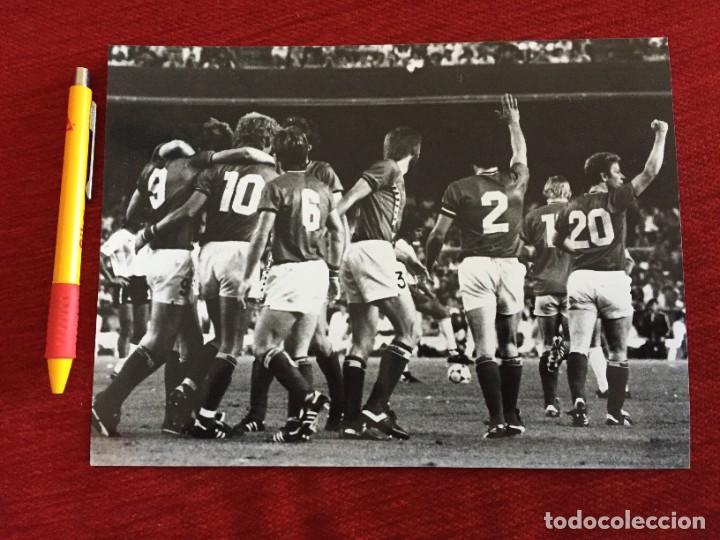 Coleccionismo deportivo: F19063 FOTO FOTOGRAFIA ORIGINAL MUNDIAL ESPA&Ntilde;A BELGICA 1-0 ARGENTINA (13-6-1982) CELEBRACION GOL